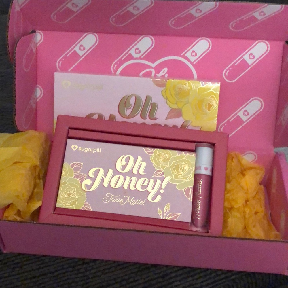 Trixie Mattel x Sugarpill collection